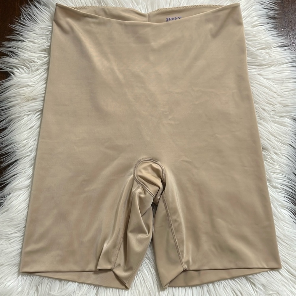 SPANX
High-Waisted Short - Picture 1 of 4
